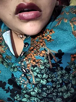 Snapshot of _Redwine_ chatting on 03/11/25, 05:46 Redwine online show from 03/11/25, 05:46