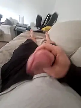 Snapshot of MarkBigDick35 chatting on 10/18/25, 02:40 MarkBigDick35 online show from 10/18/25, 02:40