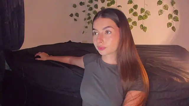 Coralinee 01 online show from 12/27/24, 12:29