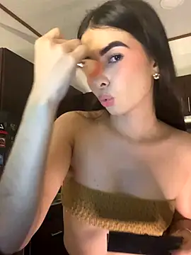 Coralinee 01 online show from 11/25/25, 12:32