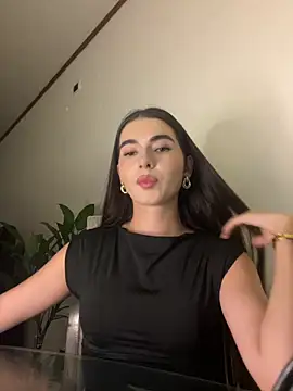 Coralinee 01 online show from 12/22/25, 01:24