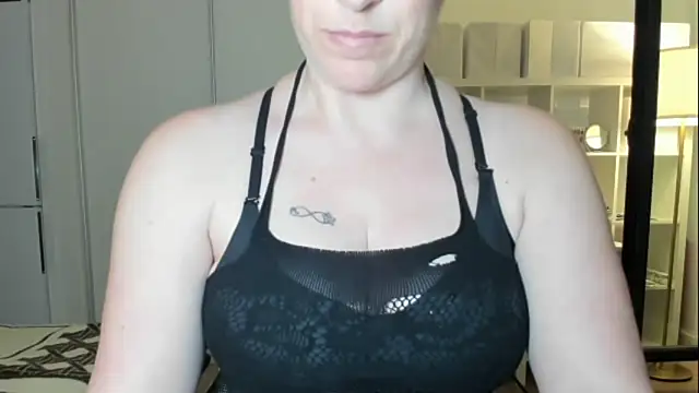 emmita69  online show from 10/01/25, 12:49