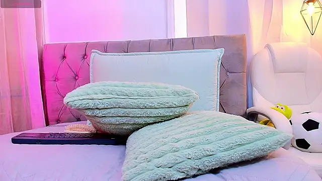 nikkita ubba online show from 12/04/25, 08:17