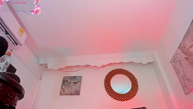 Snapshot of Karoline_Marin chatting on 12/24/24, 02:01 Karoline Marin online show from 12/24/24, 02:01