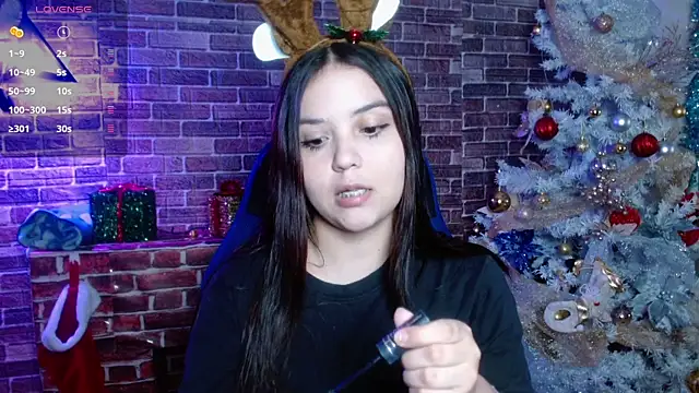 Snapshot of Lorena_warren chatting on 12/18/25, 05:13 Lorena warren online show from 12/18/25, 05:13