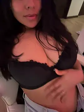 Snapshot of PetitLumiere chatting on 01/19/25, 05:37 PetitLumiere online show from 01/19/25, 05:37