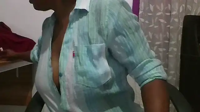 Snapshot of angelsilvia chatting on 11/21/25, 07:07 angelsilvia online show from 11/21/25, 07:07