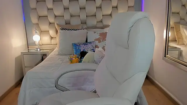 Snapshot of Helleamazing chatting on 01/31/25, 04:58 Helleamazing online show from 01/31/25, 04:58