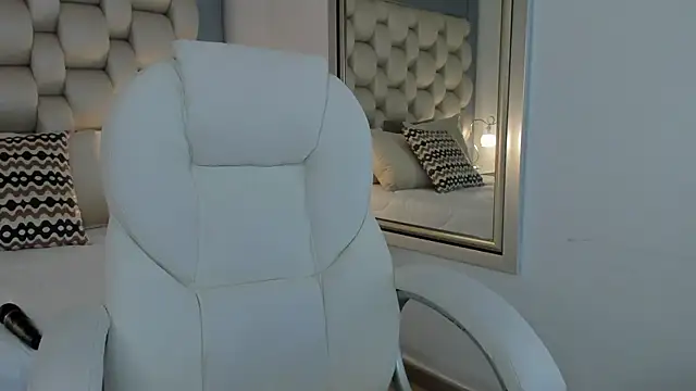 Snapshot of Helleamazing chatting on 03/08/25, 04:34 Helleamazing online show from 03/08/25, 04:34