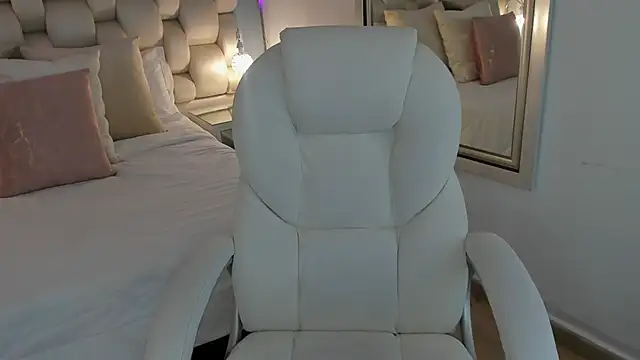 Snapshot of Helleamazing chatting on 03/15/25, 06:25 Helleamazing online show from 03/15/25, 06:25