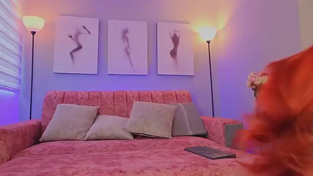 Juliana Saenzz online show from 10/24/25, 12:45