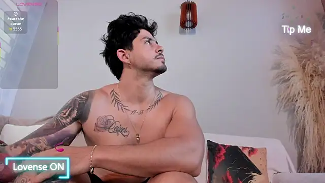 Snapshot of neo_dimou_ chatting on 10/15/25, 11:43 neo dimou online show from 10/15/25, 11:43