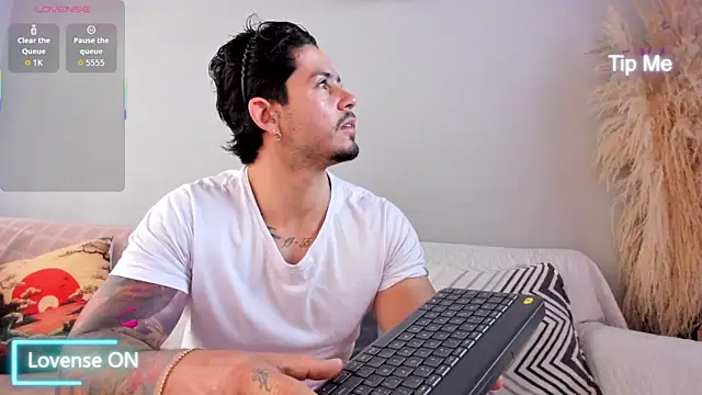 Snapshot of neo_dimou_ chatting on 11/22/25, 11:31 neo dimou online show from 11/22/25, 11:31