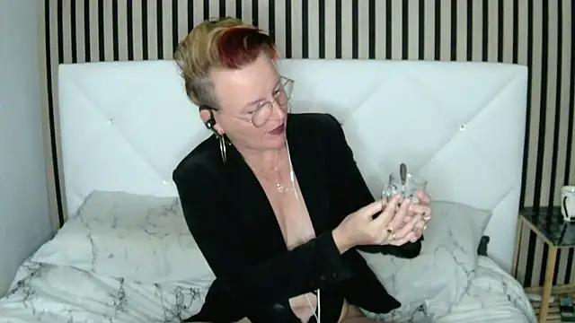 xxNoeliaxx online show from 02/22/25, 08:18