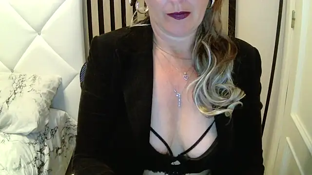 xxNoeliaxx online show from 02/09/26, 07:56