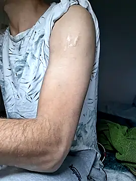 Snapshot of molozeb chatting on 11/01/25, 06:37 molozeb online show from 11/01/25, 06:37