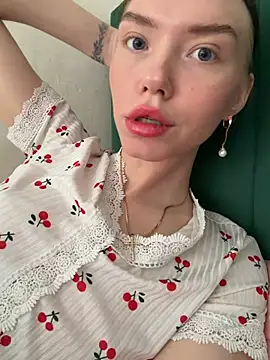 Lisaaa Alisa online show from 05/13/26, 04:10