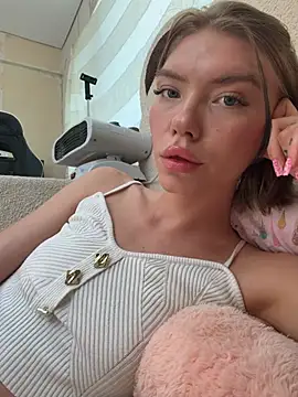 Snapshot of Lisaaa_Alisa chatting on 07/20/26, 05:00 Lisaaa Alisa online show from 07/20/26, 05:00