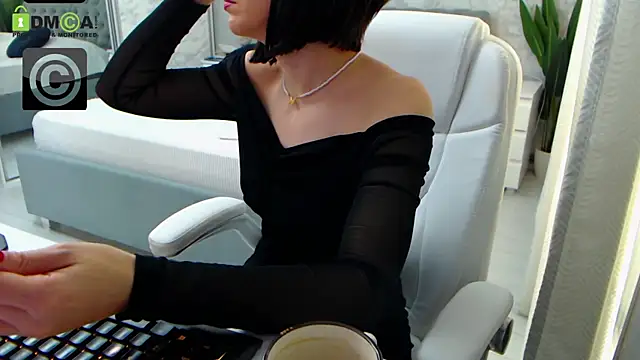 Ellysse  online show from 12/19/24, 08:45