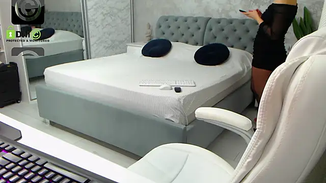 Ellysse  online show from 12/23/24, 09:16