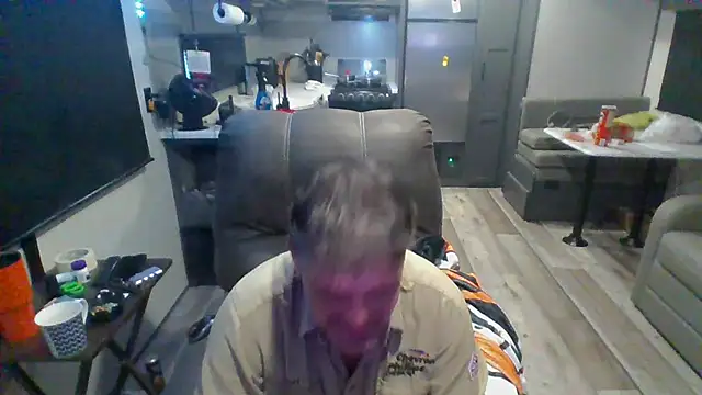 lateniter online show from 09/09/25, 11:54