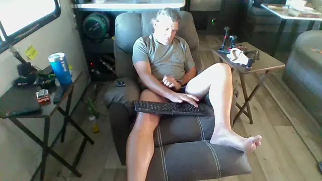 lateniter online show from 04/06/26, 10:22