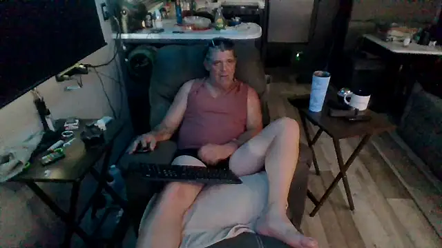 Snapshot of lateniter chatting on 06/18/26, 11:09 lateniter online show from 06/18/26, 11:09