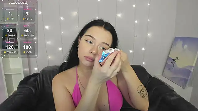 Snapshot of Lori__Hell chatting on 11/28/25, 02:47 Lori Hell online show from 11/28/25, 02:47