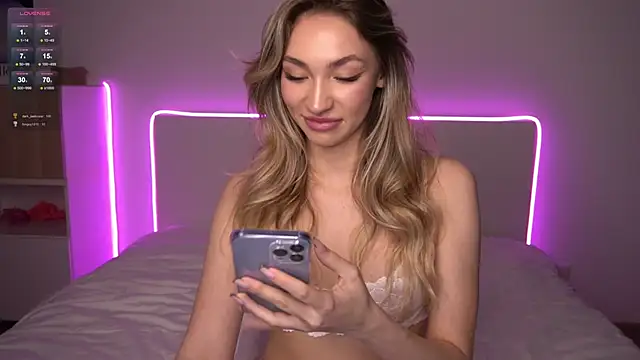 Snapshot of bailey_kat chatting on 01/07/25, 09:03 bailey kat online show from 01/07/25, 09:03