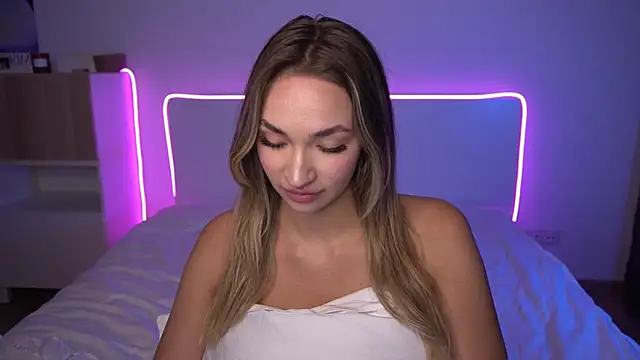 Snapshot of bailey_kat chatting on 03/19/25, 09:37 bailey kat online show from 03/19/25, 09:37