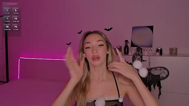 Snapshot of bailey_kat chatting on 10/31/25, 06:42 bailey kat online show from 10/31/25, 06:42