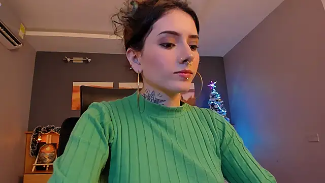 Snapshot of LiliJones_ chatting on 12/05/24, 08:00 LiliJones online show from 12/05/24, 08:00