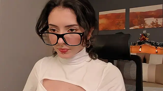 Snapshot of LiliJones_ chatting on 12/09/24, 04:37 LiliJones online show from 12/09/24, 04:37