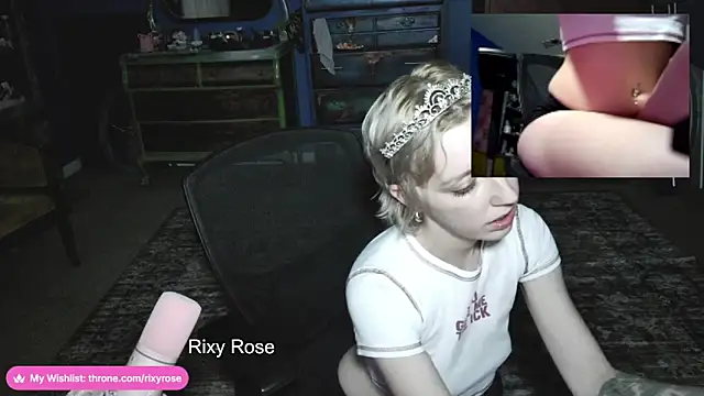 Trixyrose online show from 12/01/25, 02:27