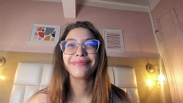 Snapshot of Dollar-girl chatting on 12/31/24, 12:25 Dollar-girl online show from 12/31/24, 12:25