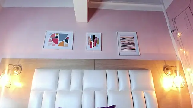 Snapshot of Dollar-girl chatting on 01/03/25, 11:57 Dollar-girl online show from 01/03/25, 11:57