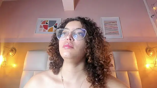 Snapshot of Dollar-girl chatting on 01/15/25, 03:18 Dollar-girl online show from 01/15/25, 03:18