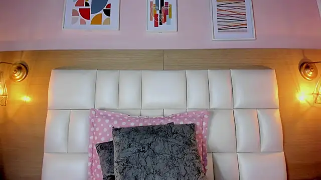 Snapshot of Dollar-girl chatting on 01/22/25, 04:12 Dollar-girl online show from 01/22/25, 04:12