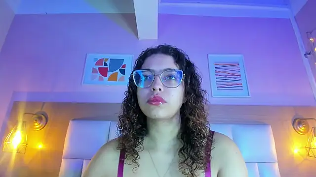 Snapshot of Dollar-girl chatting on 01/24/25, 11:48 Dollar-girl online show from 01/24/25, 11:48