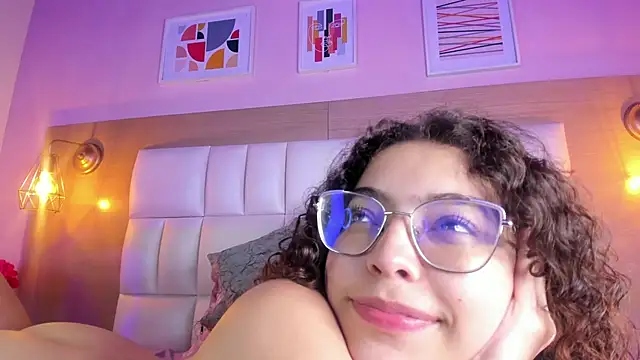 Snapshot of Dollar-girl chatting on 01/24/25, 05:53 Dollar-girl online show from 01/24/25, 05:53