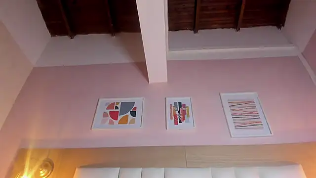 Snapshot of Dollar-girl chatting on 01/25/25, 06:02 Dollar-girl online show from 01/25/25, 06:02