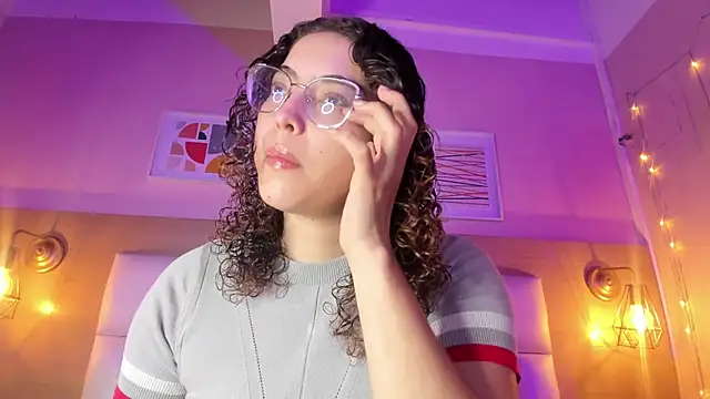 Snapshot of Dollar-girl chatting on 01/26/25, 12:01 Dollar-girl online show from 01/26/25, 12:01