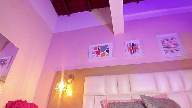 Snapshot of Dollar-girl chatting on 01/27/25, 12:16 Dollar-girl online show from 01/27/25, 12:16