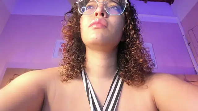 Snapshot of Dollar-girl chatting on 02/05/25, 12:17 Dollar-girl online show from 02/05/25, 12:17