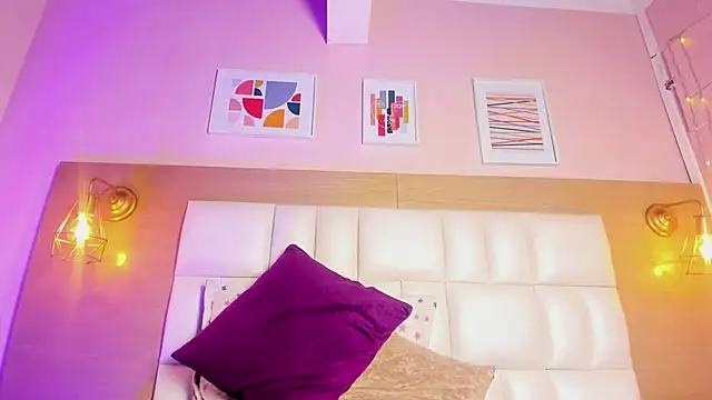 Snapshot of Dollar-girl chatting on 02/17/25, 04:42 Dollar-girl online show from 02/17/25, 04:42