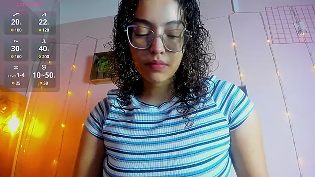 Snapshot of Dollar-girl chatting on 02/19/25, 11:49 Dollar-girl online show from 02/19/25, 11:49