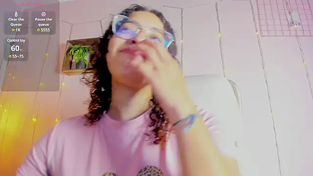 Snapshot of Dollar-girl chatting on 02/28/25, 11:36 Dollar-girl online show from 02/28/25, 11:36