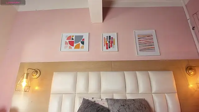 Snapshot of Dollar-girl chatting on 03/01/25, 11:50 Dollar-girl online show from 03/01/25, 11:50