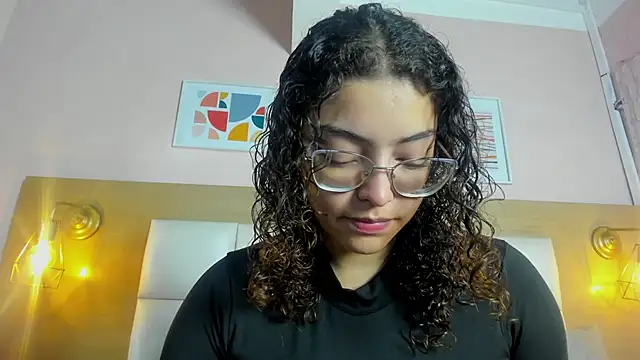 Snapshot of Dollar-girl chatting on 03/06/25, 11:47 Dollar-girl online show from 03/06/25, 11:47