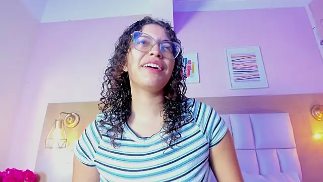 Snapshot of Dollar-girl chatting on 03/09/25, 11:36 Dollar-girl online show from 03/09/25, 11:36